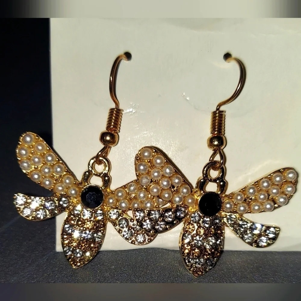 NEW Rhinestone and Faux Pearl Bumblebee Bee Earrings